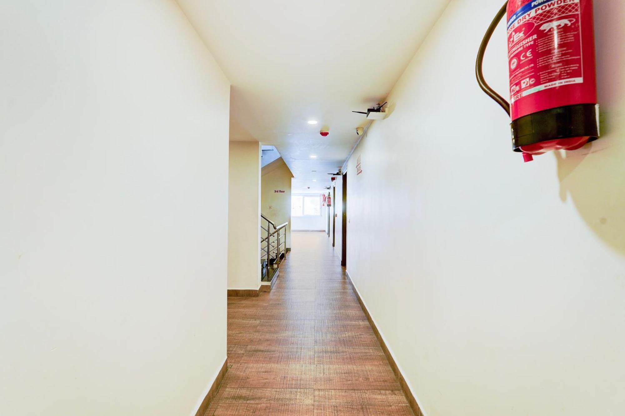 Super Townhouse Tirupati Ξενοδοχείο Εξωτερικό φωτογραφία