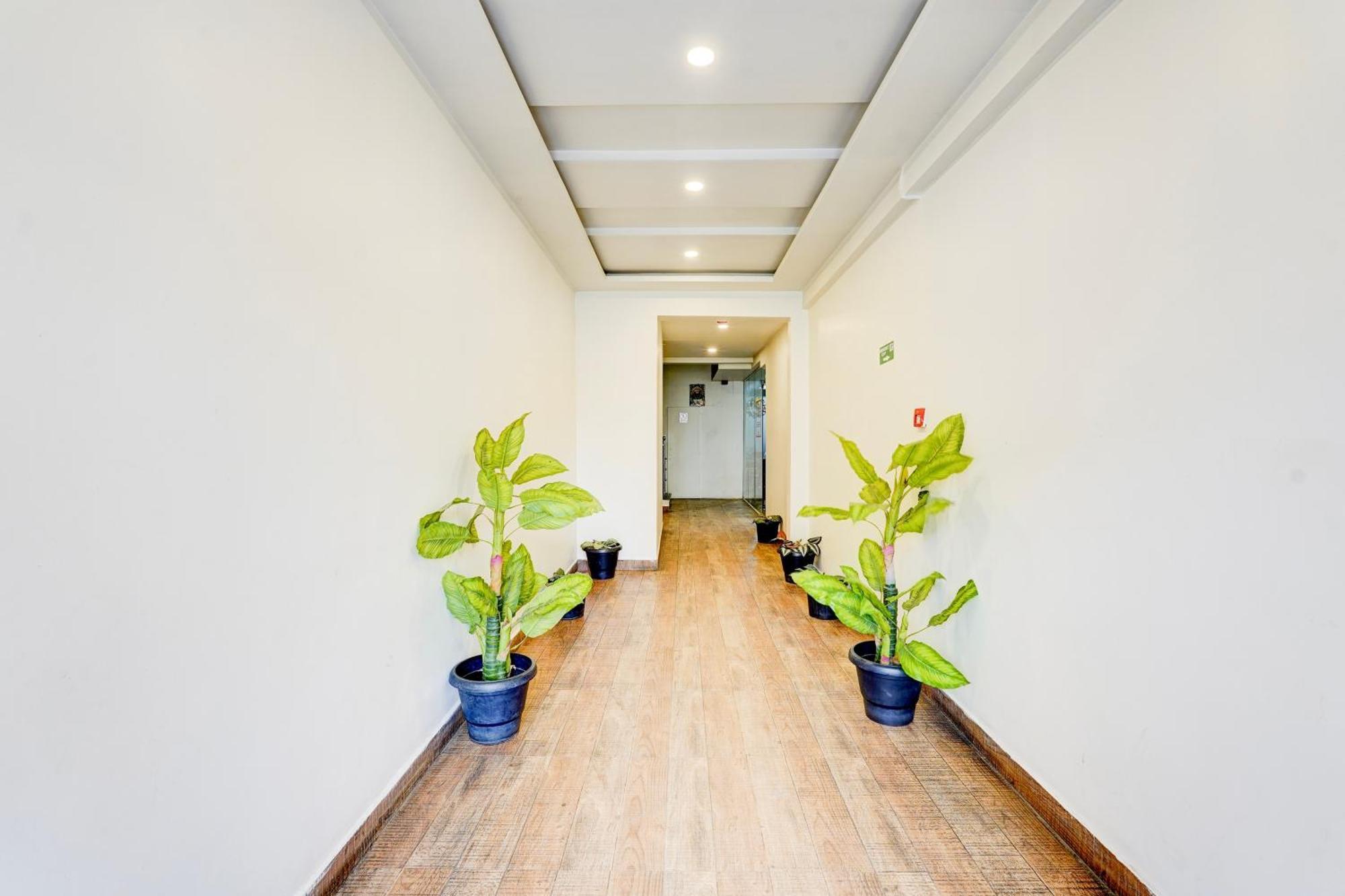 Super Townhouse Tirupati Ξενοδοχείο Εξωτερικό φωτογραφία